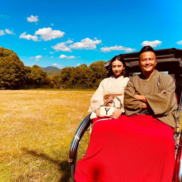 カップル着物で人力車