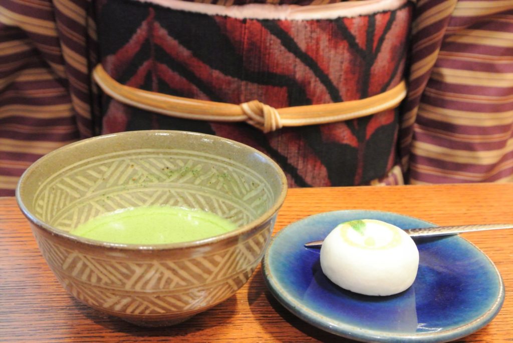一保堂でお茶を楽しむ